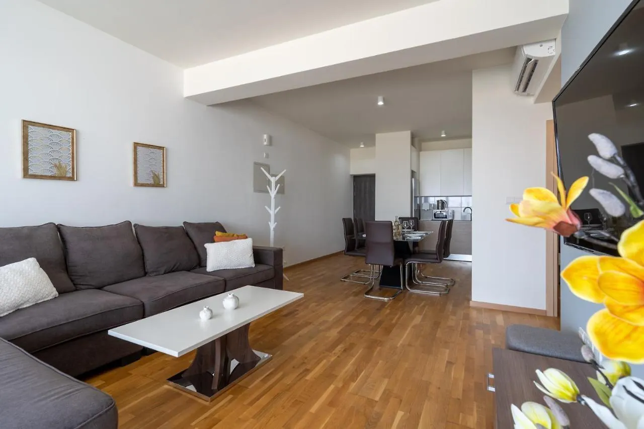 Jay'S Penthouse 2-Br Apt W/ Terrace In Larnaca Appartement