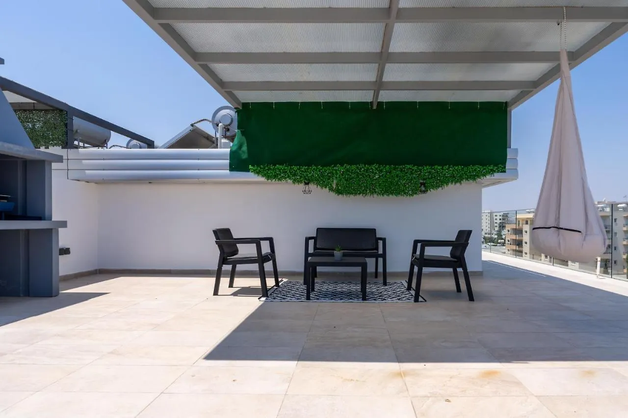 Jay'S Penthouse 2-Br Apt W/ Terrace In Larnaca Appartement
